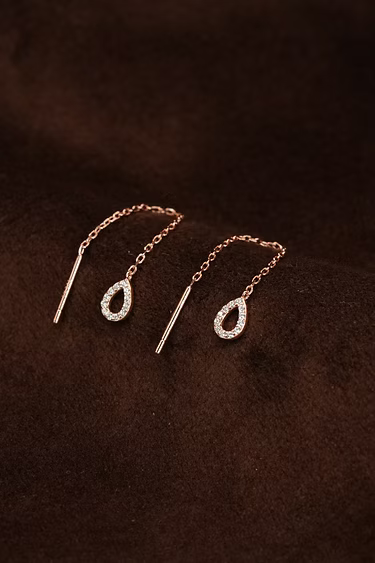 <strong>ELTON BELT</strong> | up close