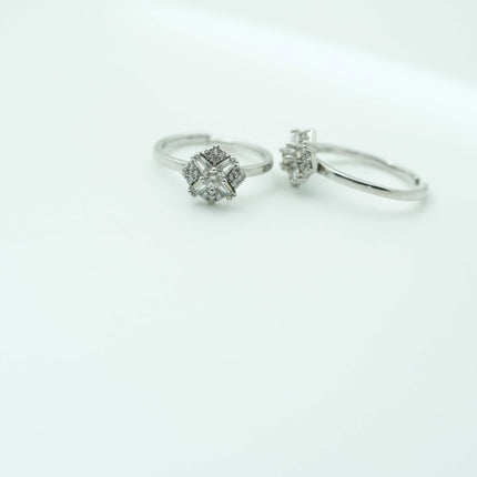 "Sweet and Stylish: The Elegant Silver Heart-Shaped Toe Ring for Every Look"