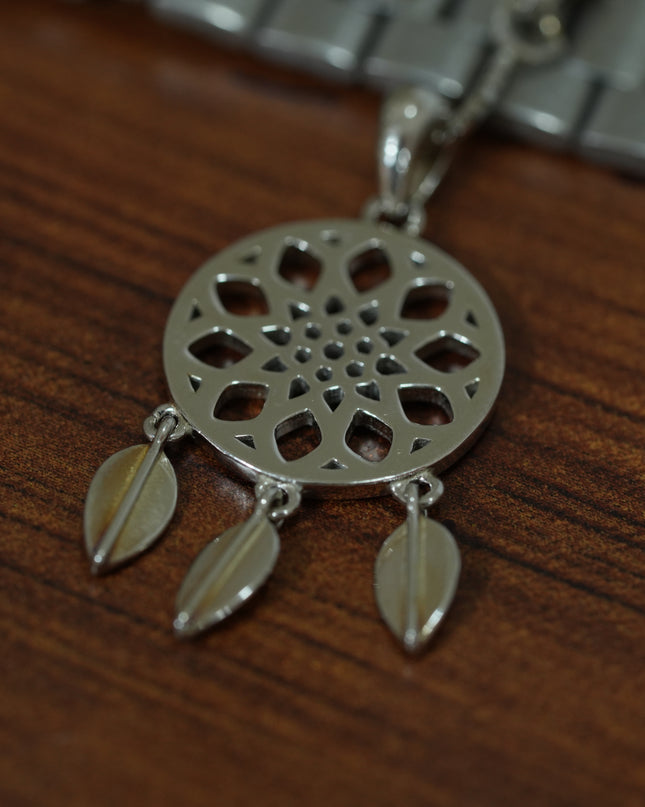 "Silver Dream Catcher Pendant – A Symbol of Serenity and Style"