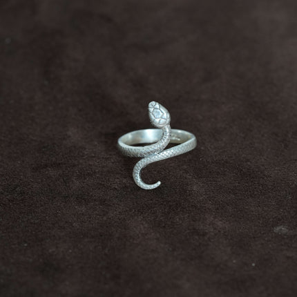 Nova Twist Ring