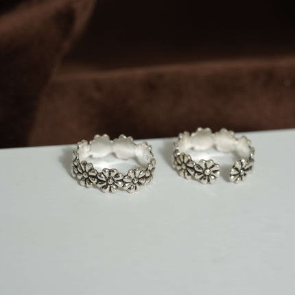 "Bloom in Style:  Silver Toe Ring for a Timeless Look 🌸 #VintageVibes"