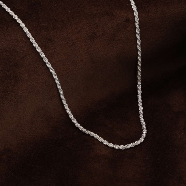 Make a statement with our bold and versatile silver men's chains."