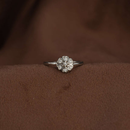 Shimmerbind – Silver Twist Ring for Women