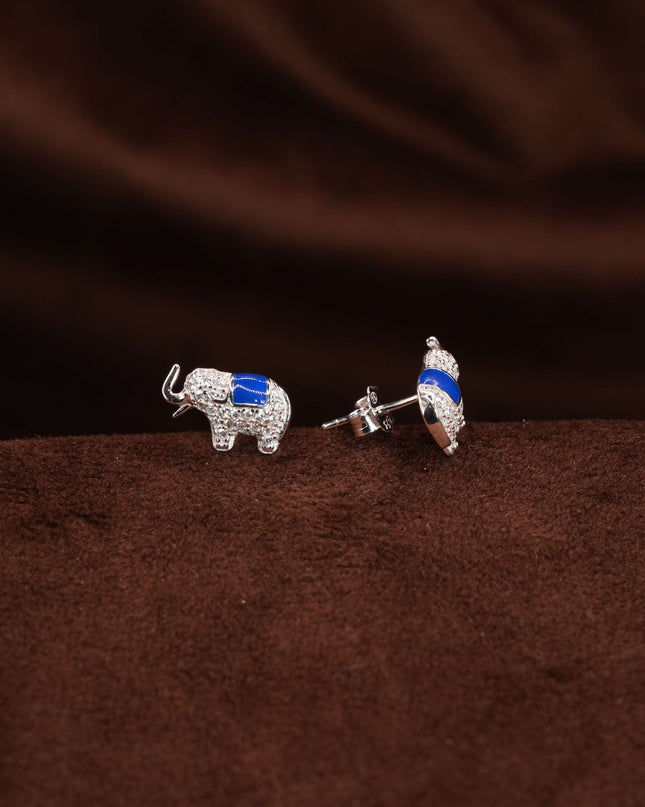 Dream Petals – Dainty Silver Flower Earrings for Daily Elegance