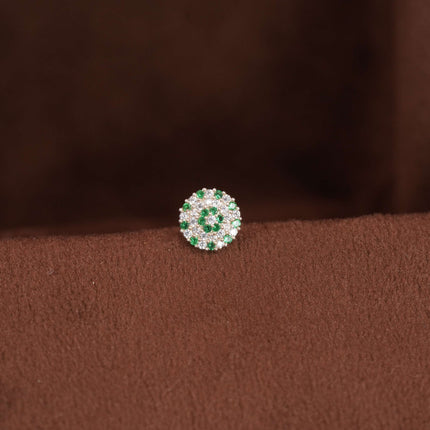 "Fresh Green and Classic White: The Perfect Combination for a Chic Nosepin"