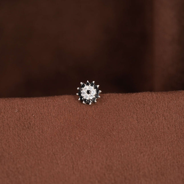 Simpli BLACK with a Touch of Elegance: The Black Stone Nosepin